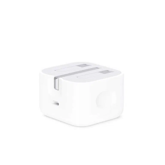 تصویر شارژر ایفون ۱۷ پرو